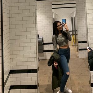 Meet your Posher, Amira